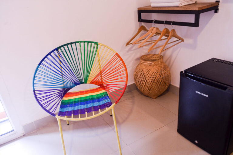 Silla colorida ethnic thematic Hotel